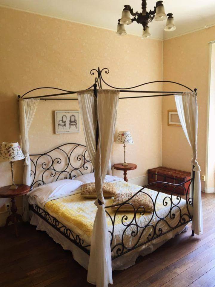 Chambres D'Hotes-Chateau Constant Bessines-sur-Gartempe Стая снимка